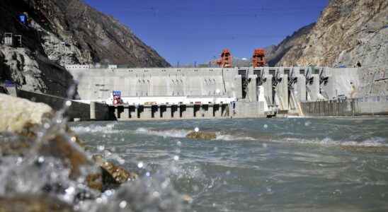 This largest dam project in the world which raises the