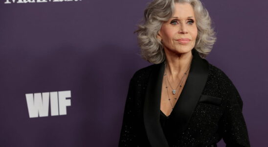 To display a sculpted silhouette at 87 Jane Fonda reveals