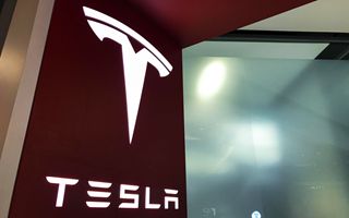 USA JPMorgan Tesla profits vulnerable to new regulatory environment GM