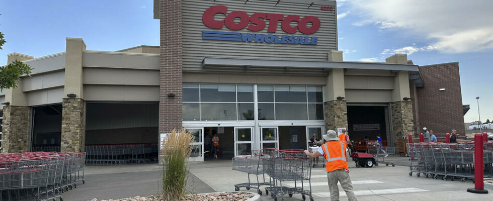 United States Costco supermarkets are opposed to the first anti division