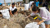 Up to a meter of plastic waste on Balis sunny