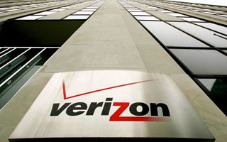 Verizon forecasts 2025 EPS below expectations after fourth quarter growth