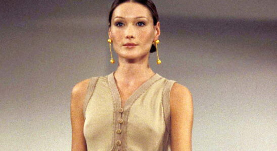 Worn by Carla Bruni in the 90s this iconic Chanel