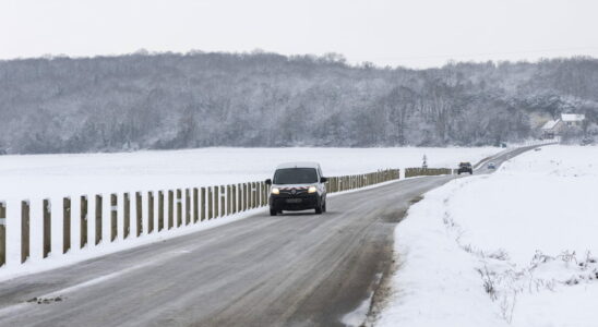 extreme cold snow and ice 19 departments on alert detailed