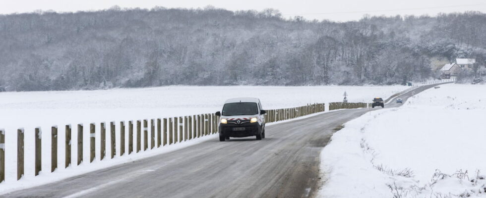 extreme cold snow and ice 19 departments on alert detailed