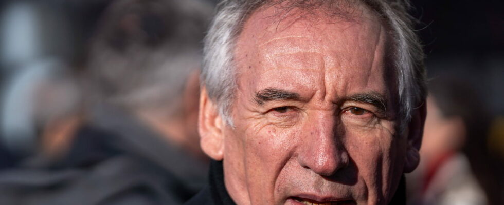 to stay Bayrou forced to negotiate support from the PS