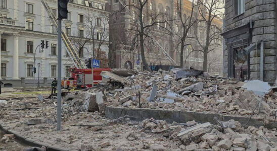 two dead and six injured after Russian attack on kyiv