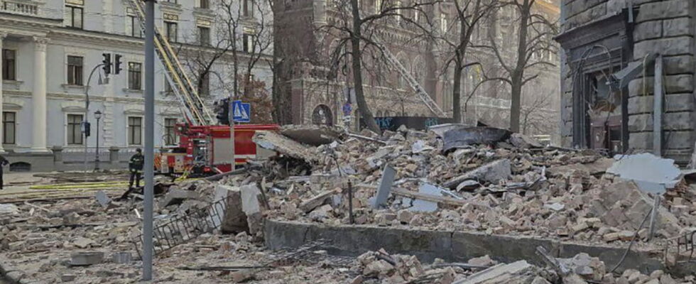 two dead and six injured after Russian attack on kyiv