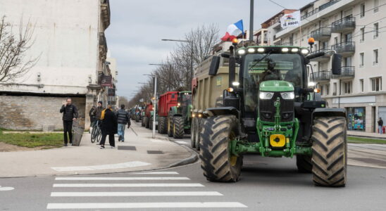 will there be tractors in Paris on Monday