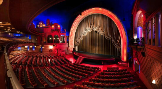 A romantic comedy at Grand Rex in Paris for Valentines