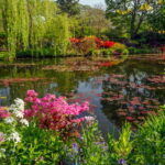 A romantic getaway in the Giverny gardens