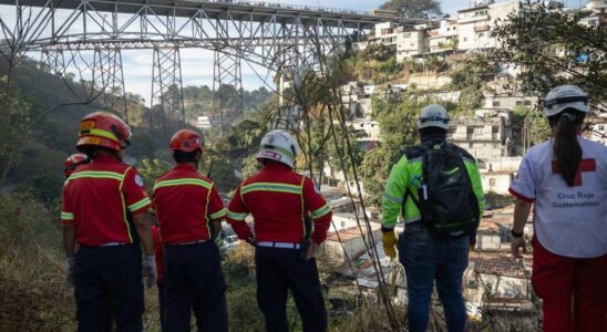 An accident like a massacre in Guatemala Passenger bus flew