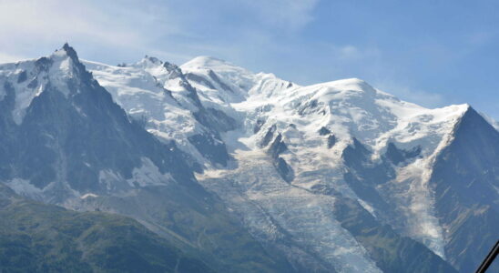 An impressive landslide slows traffic to several ski resorts