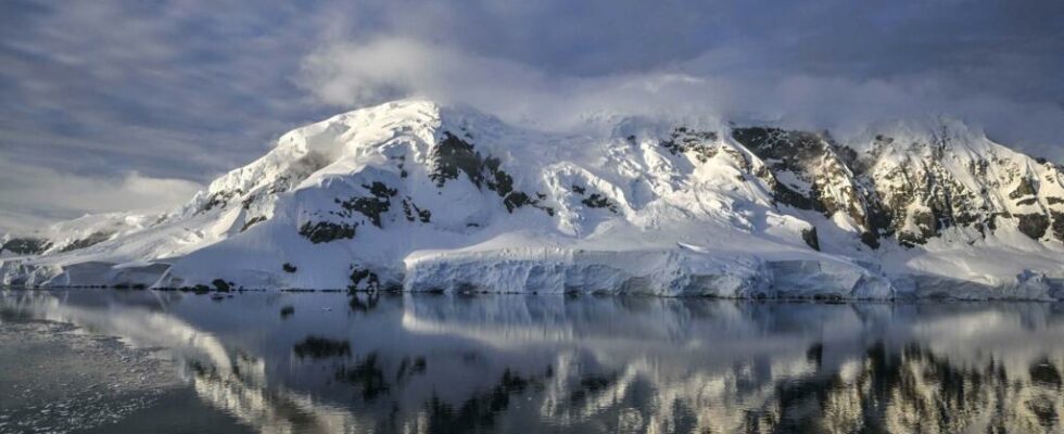 Antarctica climatic and geopolitical issues in the heart of the