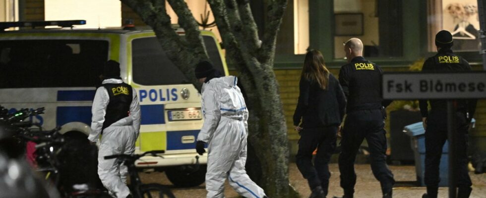 At least eleven dead in the mass shooting in Orebro