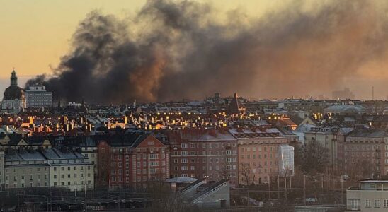 Black smoke over Stockholm 15 mopeds burn