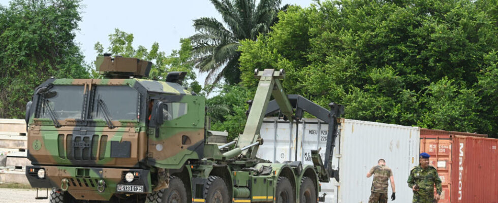 Cote dIvoire France retrocesses the military camp of Port Bouet to