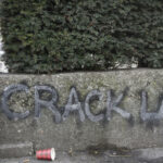 Crack in Paris we evacuate but after