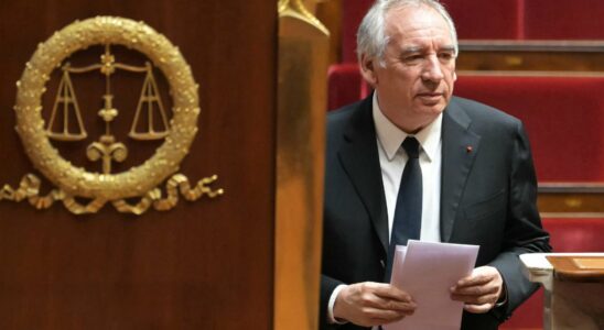 Francois Bayrou facing two motions of censorship dedicated to failure