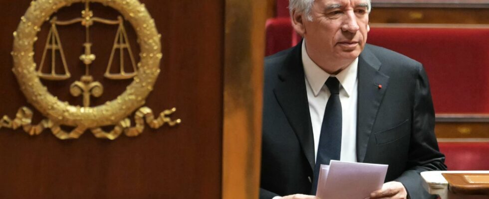 Francois Bayrou facing two motions of censorship dedicated to failure