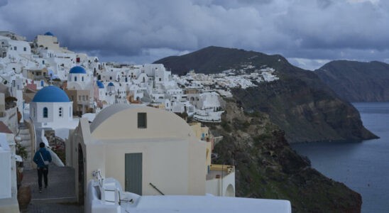 Greece economic aid implemented after the earthquakes around Santorini