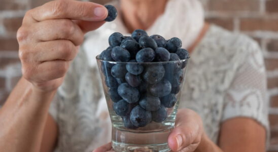 Here is the amount of red fruits to eat every