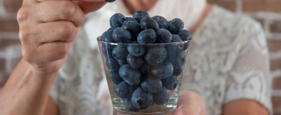 Here is the amount of red fruits to eat every