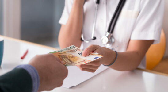 How much does a general practitioner earn per month