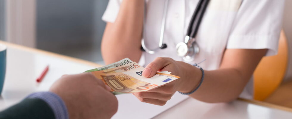 How much does a general practitioner earn per month