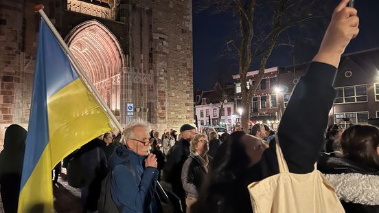 Hundreds of Utrechters commemorate invasion of Ukraine with a quiet