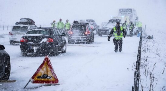 Hundreds of cars in mass crash on E4 and E18