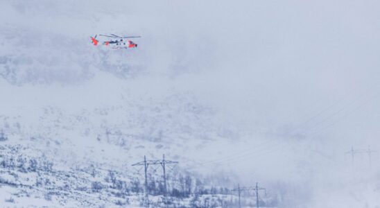 Ice climbers death in avalanche a severely injured