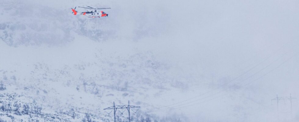 Ice climbers death in avalanche a severely injured