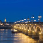 In Bordeaux the town hall decides to enlighten the city