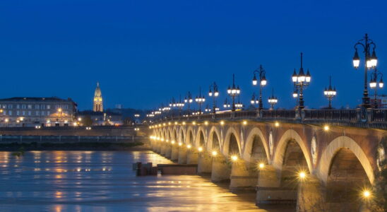 In Bordeaux the town hall decides to enlighten the city