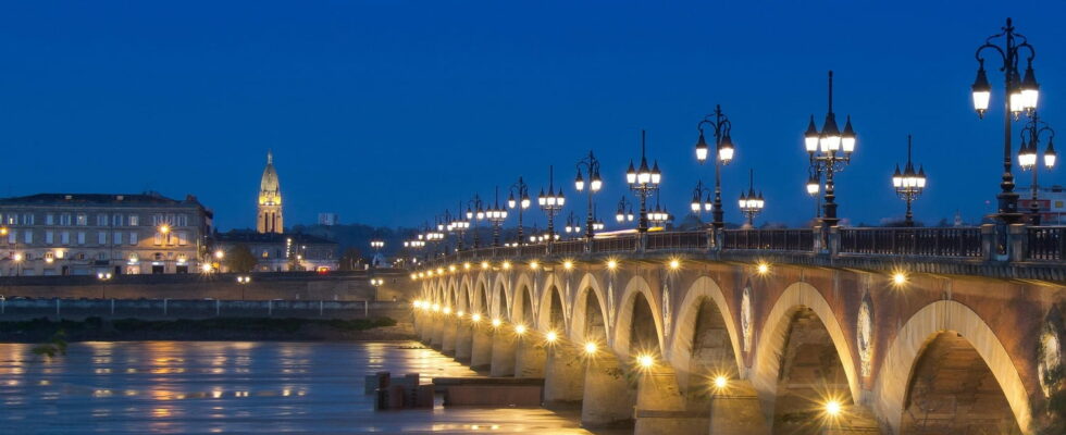 In Bordeaux the town hall decides to enlighten the city