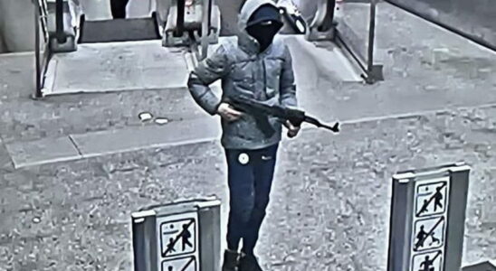 In Brussels hooded men pulling Kalashnikovs create panic