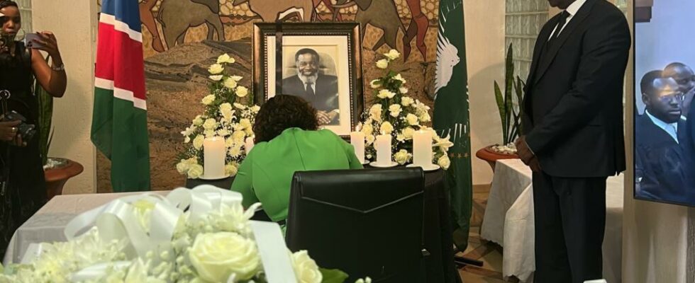 In South Africa Nelson Mandelas party pays homage to the