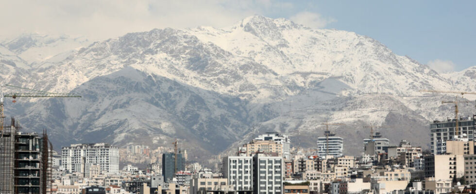 Iran new closures from public places in front of electricity