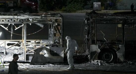 Israel buses explode in the suburbs of Tel Aviv the