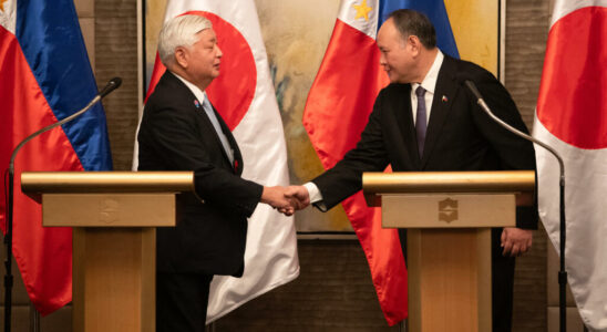 Japan and the Philippines strengthen their military cooperation