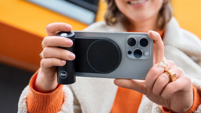 Leica prepared a 329 camera apparatus for iPhones