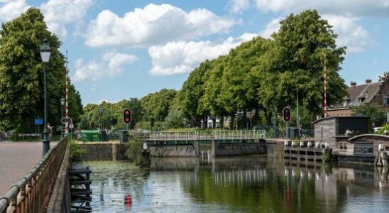 Monumental fences at the Muntsluis in Utrecht get refurbishment