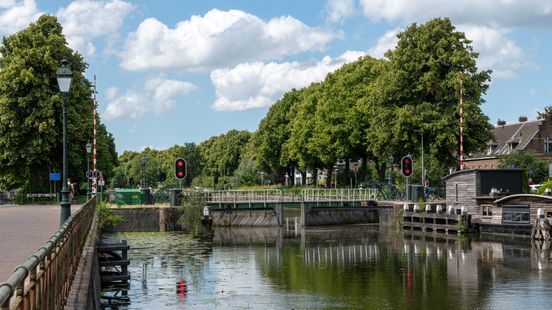 Monumental fences at the Muntsluis in Utrecht get refurbishment