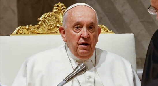 Pope Franciscus could not continue his speech apologized He had