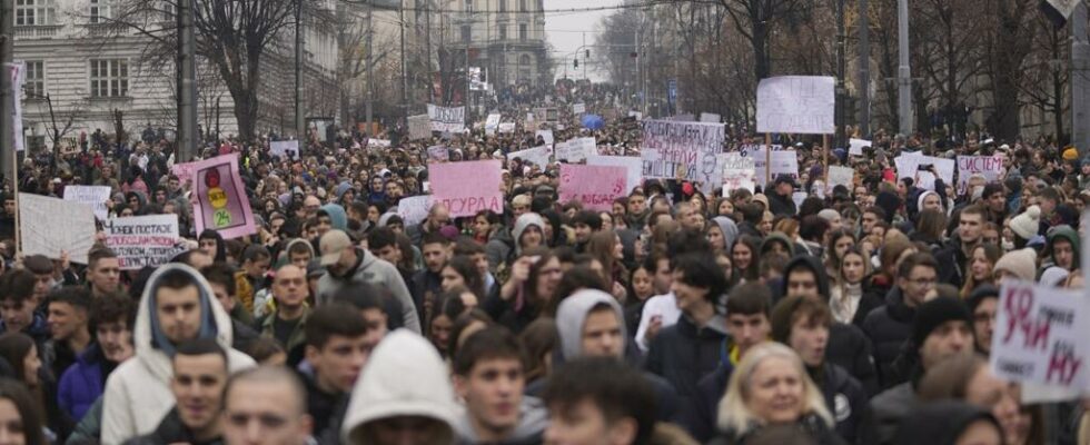 Serbia determined well organized anti corruption mobilization maintains the pressure on