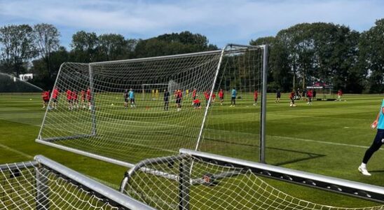 Sport short week 6 Sneijder makes training debut at the