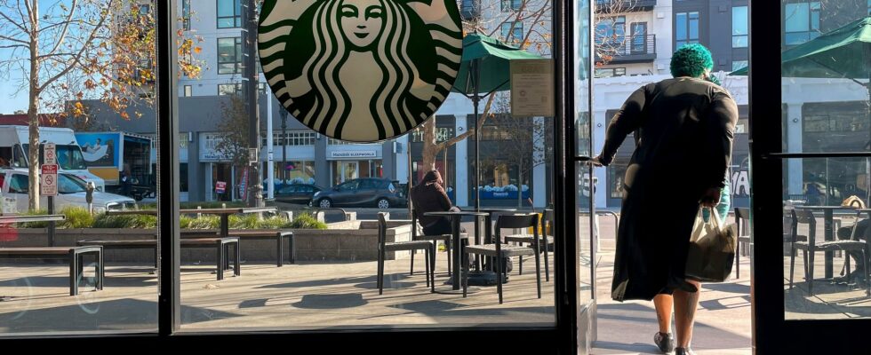 Starbucks cut down 1100 employees are allowed to go