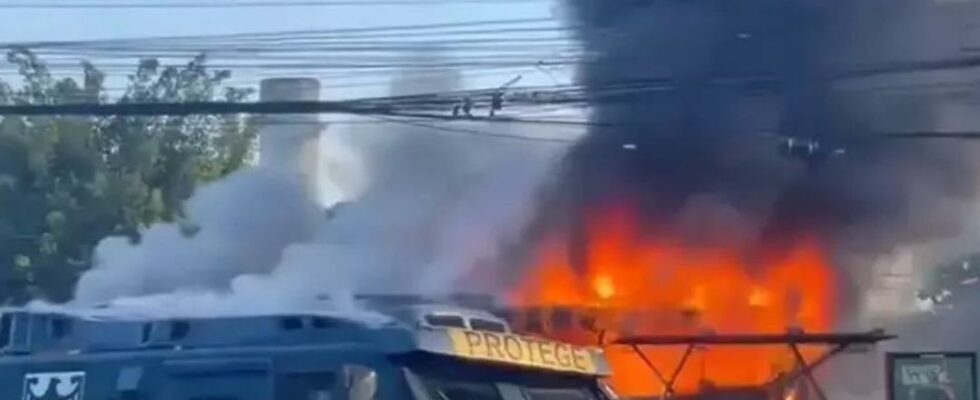 Terrible plane crash in Brazil Fell on the bus