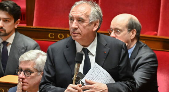 The PS plans to overthrow the government Bayrou Impassible